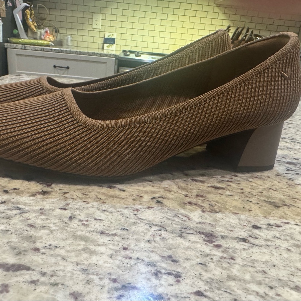 Elegant Brown Square-Toe Flats - Picture 4 of 9